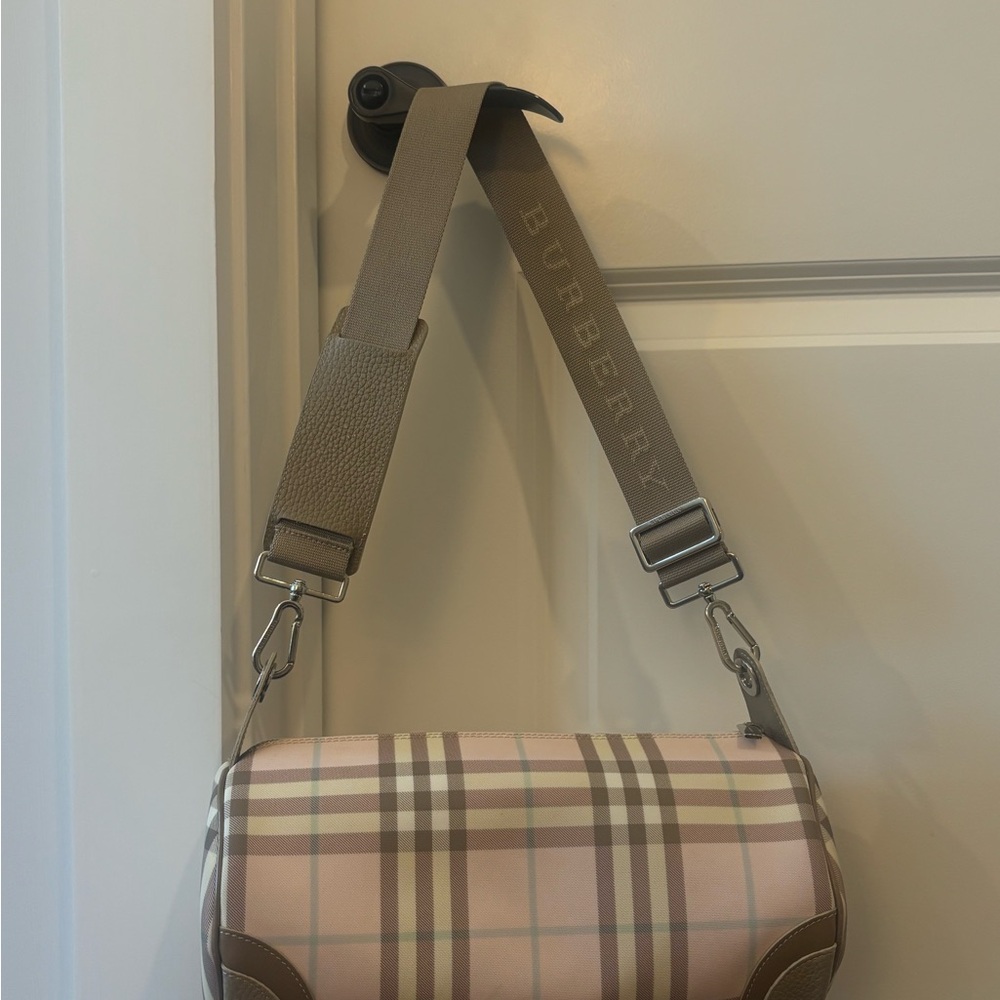 Authentic Burberry vintage pink round roll bag!